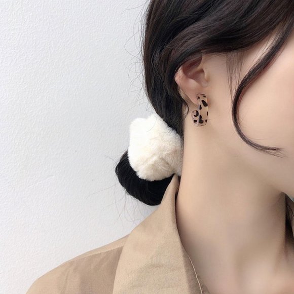 Korean Style Brown Leopard Earrings - Picture 9 of 10